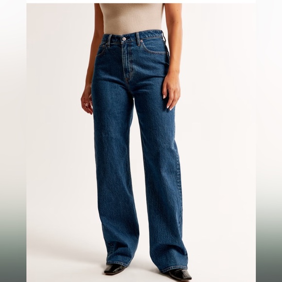 Abercrombie & Fitch Denim - Abercrombie & Fitch Curve Love High-Rise 90s Relaxed Jean